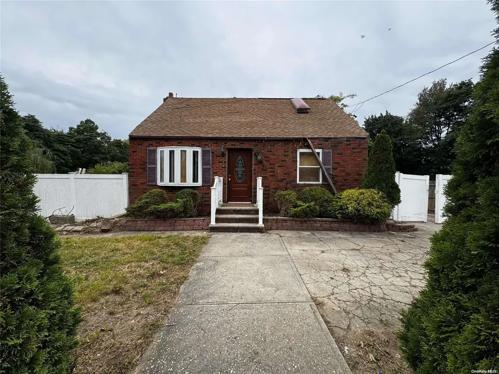1728 N Thompson Drive Bay Shore NY 11706