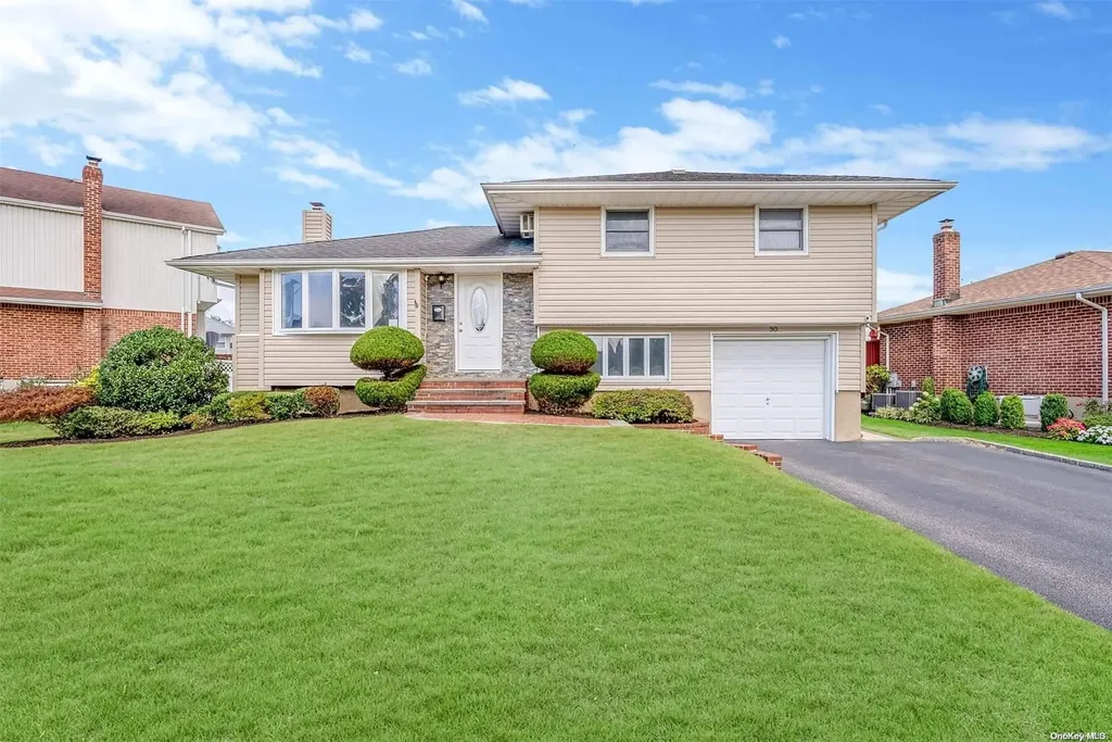 30 Spector Lane Plainview NY 11803