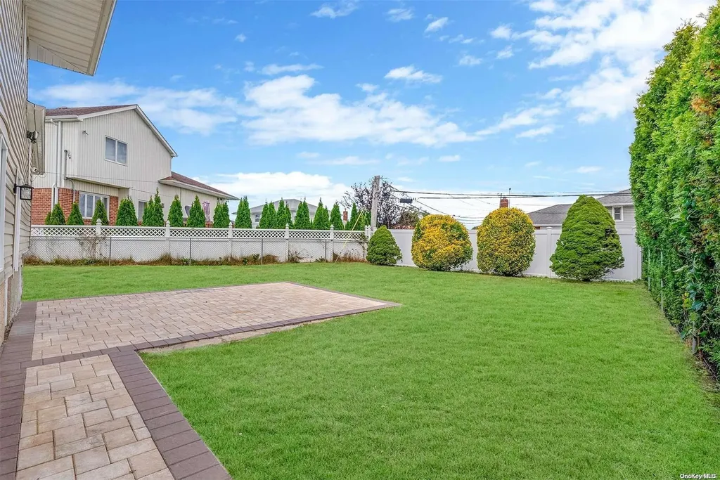 30 Spector Lane Plainview NY 11803