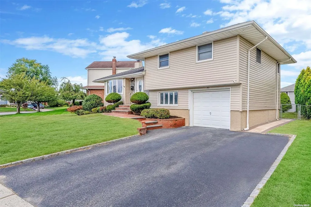 30 Spector Lane Plainview NY 11803