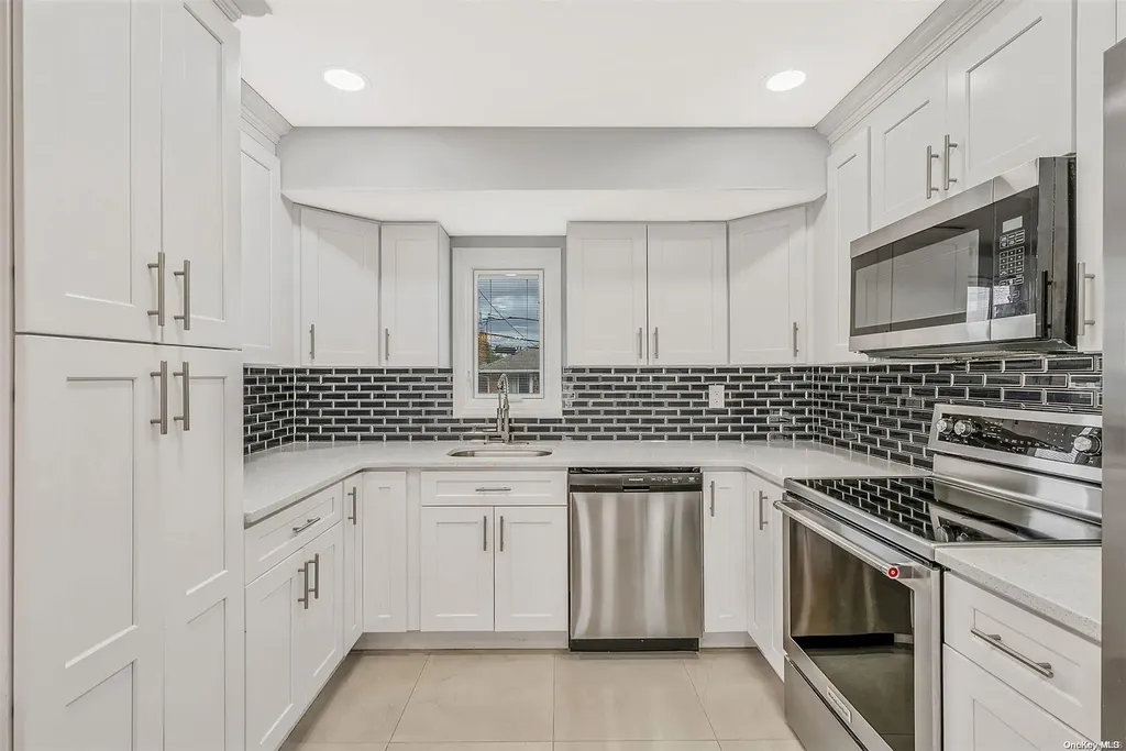 30 Spector Lane Plainview NY 11803