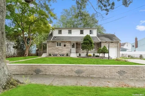 110 Maple Drive Amityville NY 11701