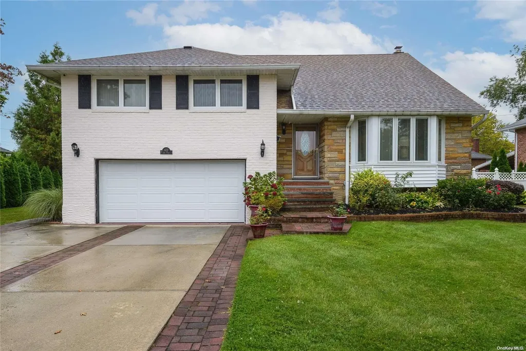 615 Gary Place Westbury NY 11590