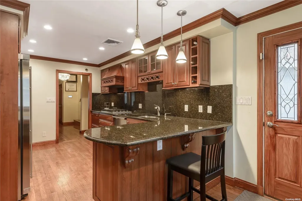 615 Gary Place Westbury NY 11590