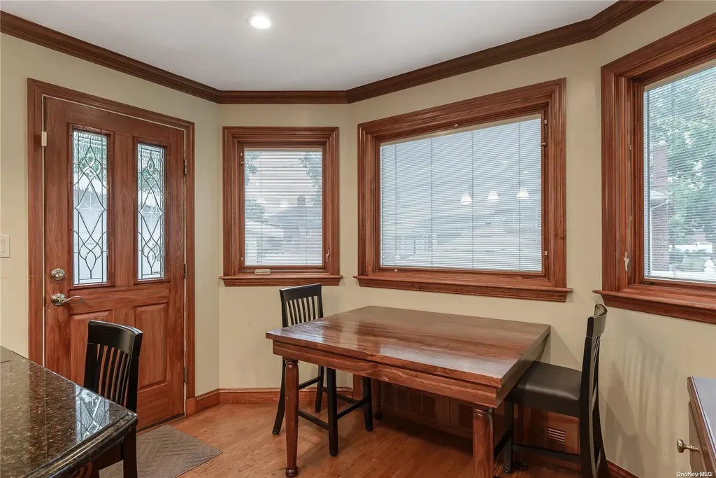 615 Gary Place Westbury NY 11590