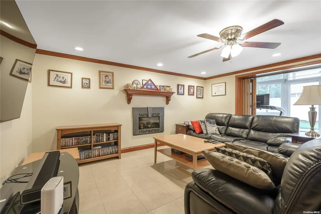 615 Gary Place Westbury NY 11590