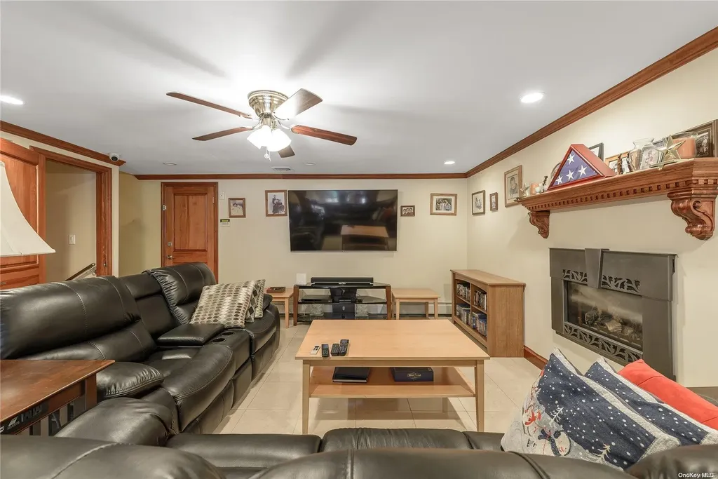615 Gary Place Westbury NY 11590