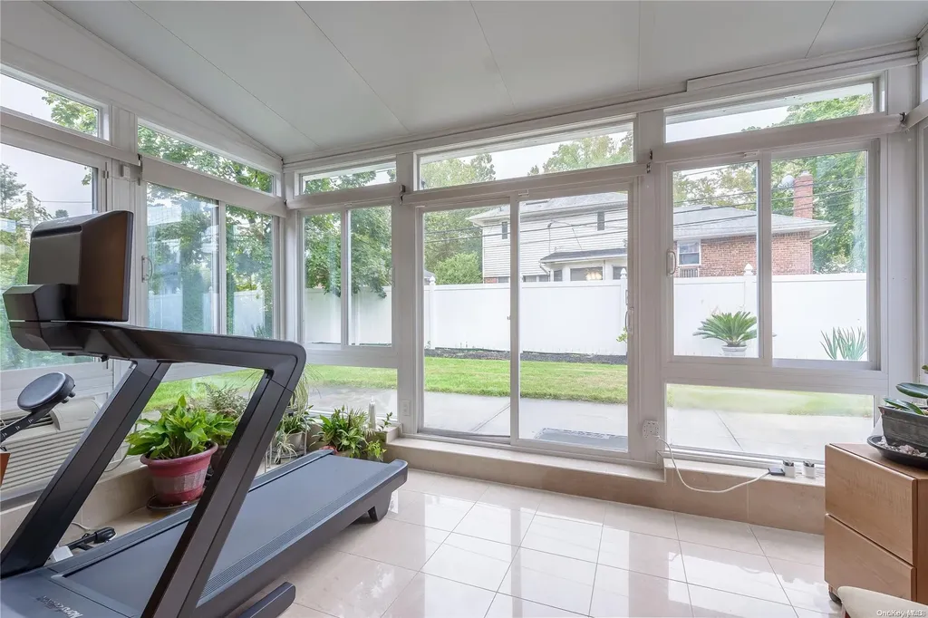 615 Gary Place Westbury NY 11590