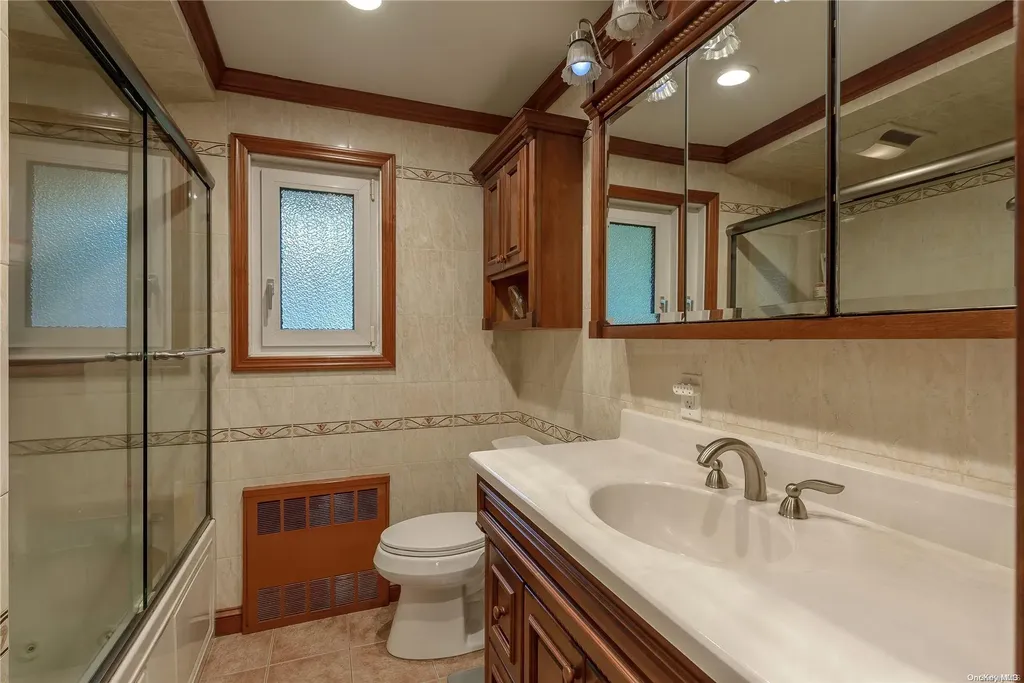 615 Gary Place Westbury NY 11590