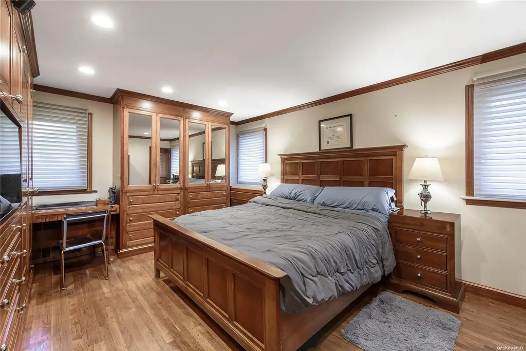 615 Gary Place Westbury NY 11590