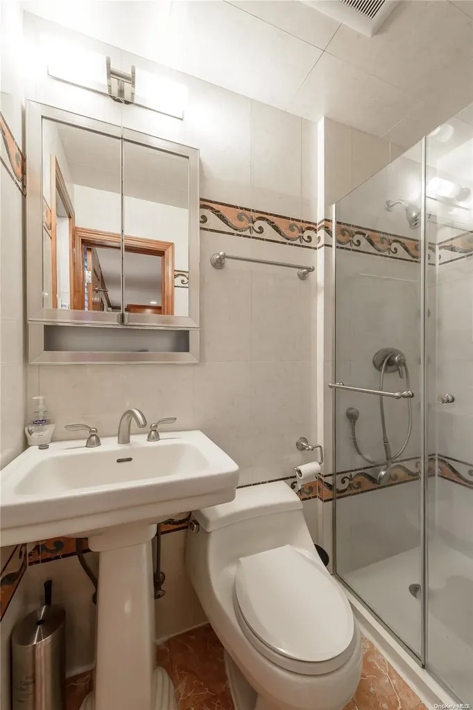 615 Gary Place Westbury NY 11590