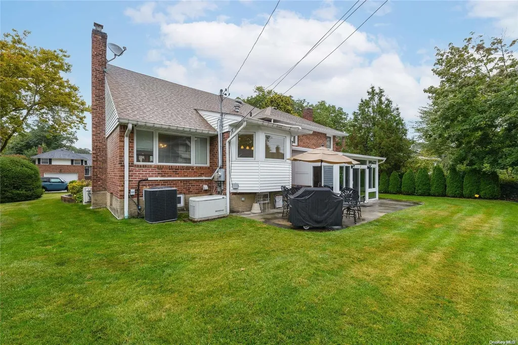 615 Gary Place Westbury NY 11590