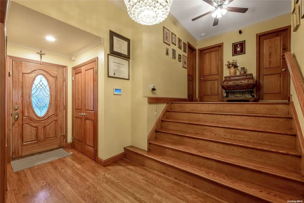 615 Gary Place Westbury NY 11590