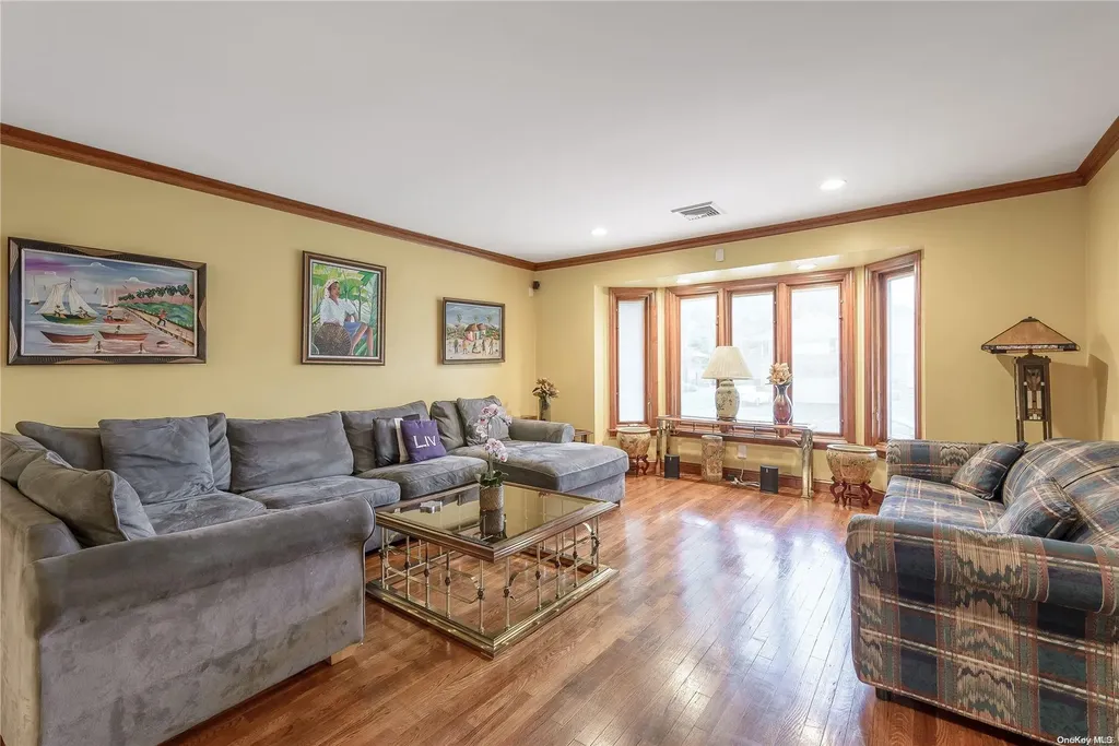 615 Gary Place Westbury NY 11590