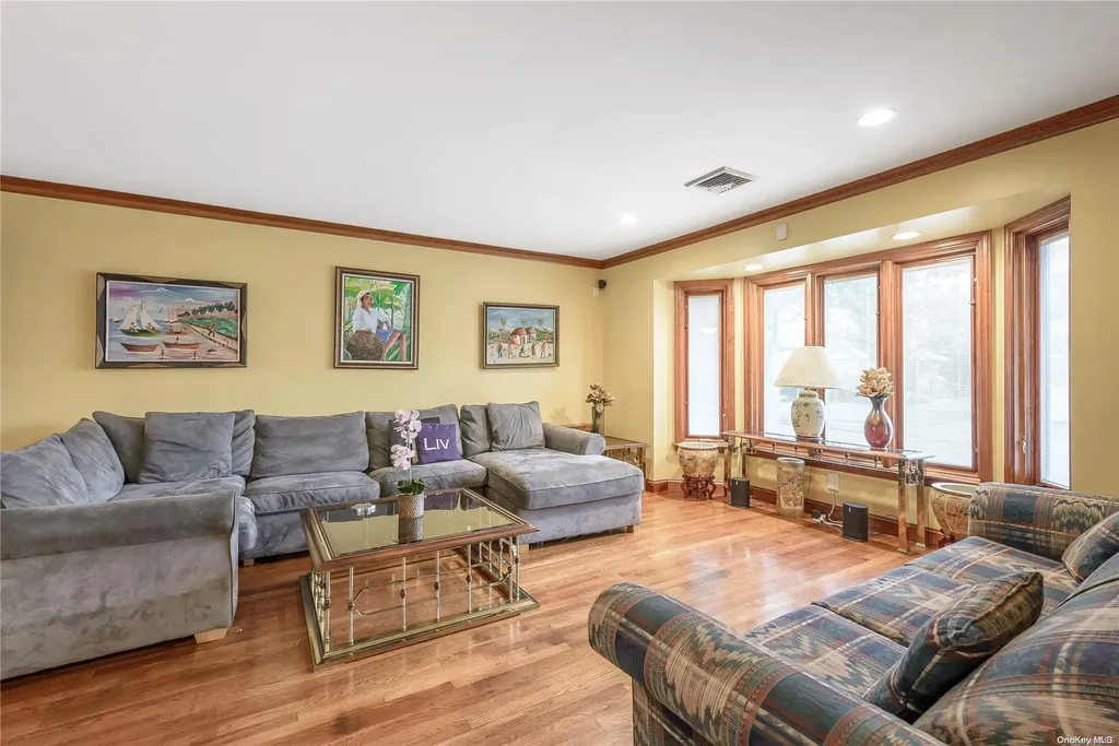 615 Gary Place Westbury NY 11590