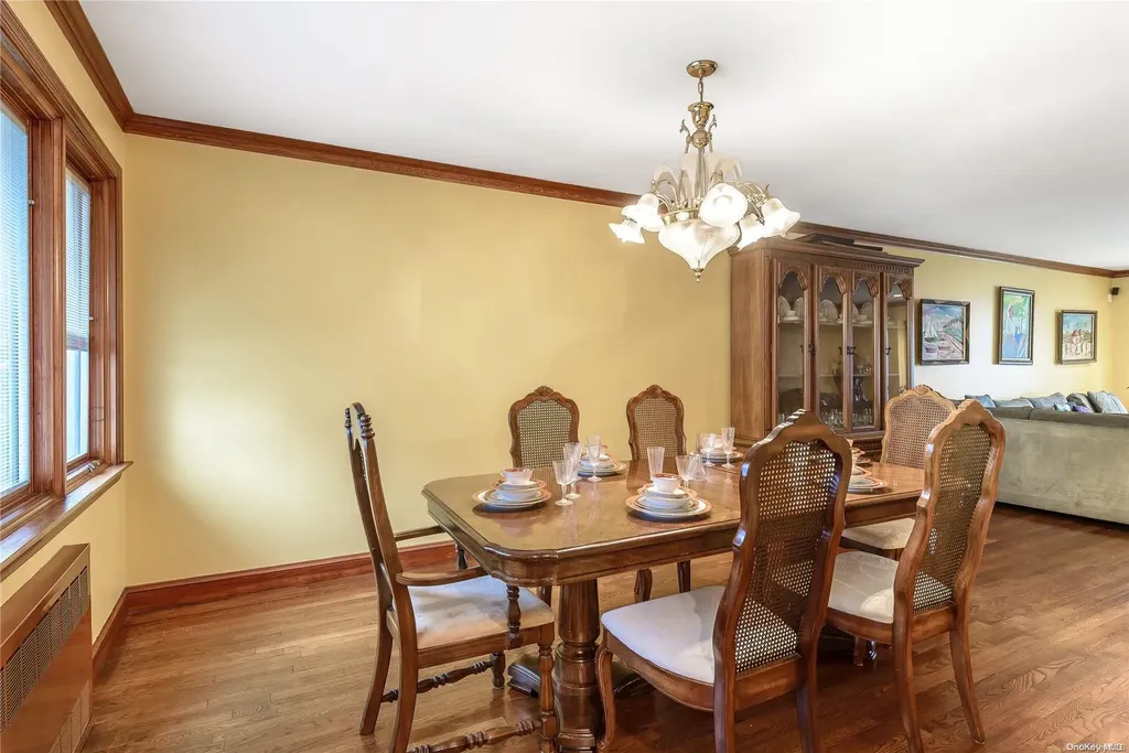 615 Gary Place Westbury NY 11590