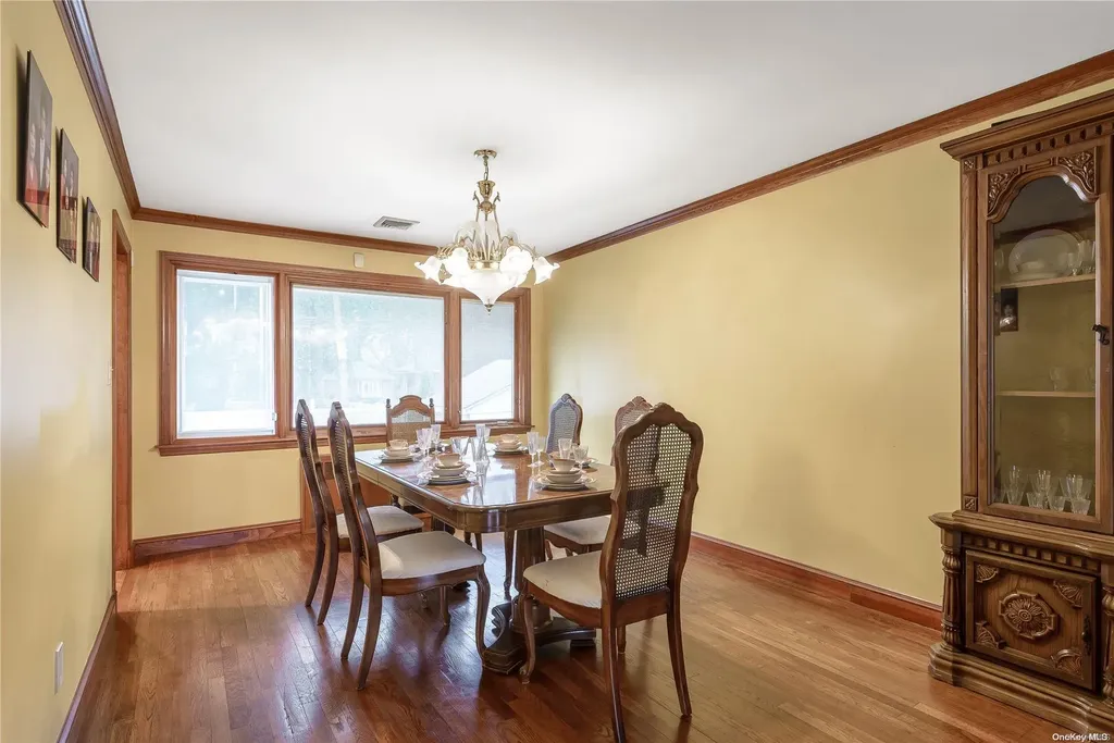 615 Gary Place Westbury NY 11590