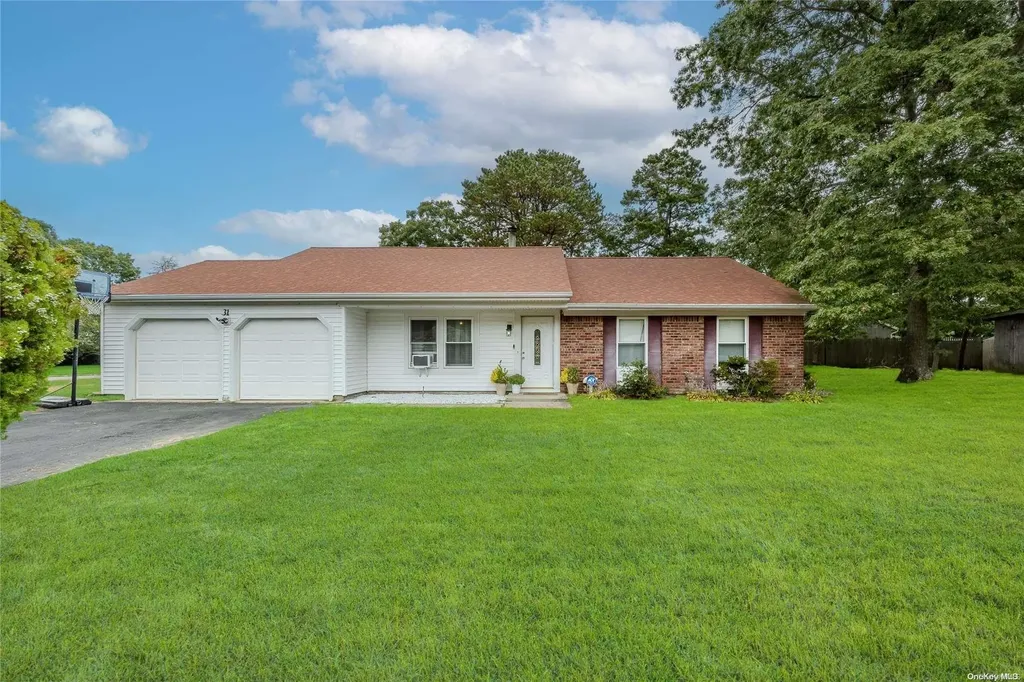 31 Gabon Lane Coram NY 11727