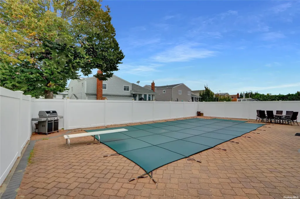 4030 Greentree Drive Oceanside NY 11572
