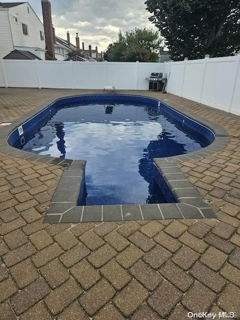 4030 Greentree Drive Oceanside NY 11572