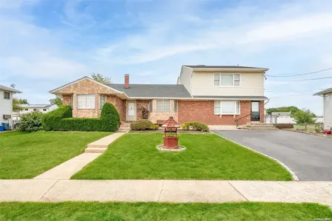 19 Toysome Lane Deer Park NY 11729