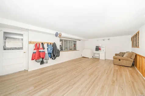 19 Toysome Lane Deer Park NY 11729