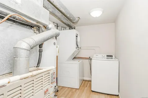 19 Toysome Lane Deer Park NY 11729