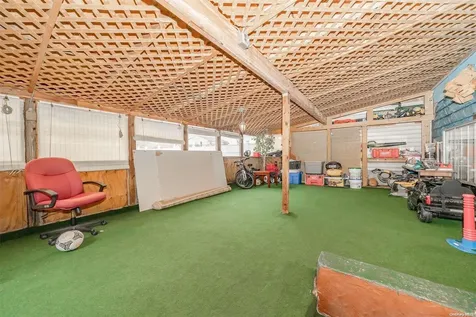 19 Toysome Lane Deer Park NY 11729