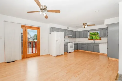 19 Toysome Lane Deer Park NY 11729