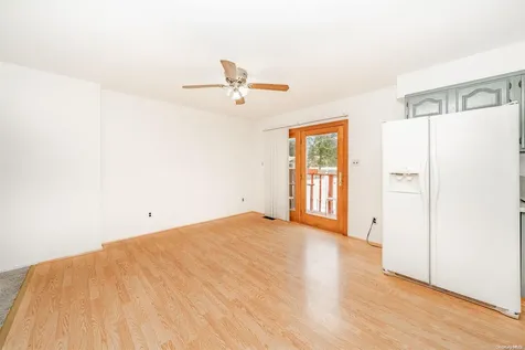 19 Toysome Lane Deer Park NY 11729