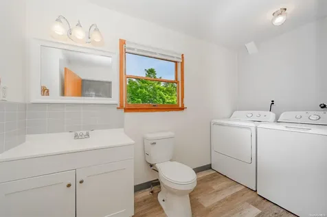 19 Toysome Lane Deer Park NY 11729