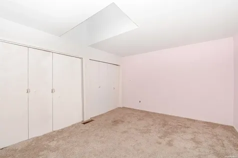 19 Toysome Lane Deer Park NY 11729