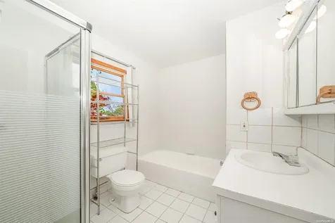 19 Toysome Lane Deer Park NY 11729