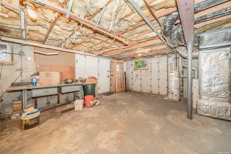 19 Toysome Lane Deer Park NY 11729