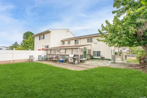 19 Toysome Lane Deer Park NY 11729