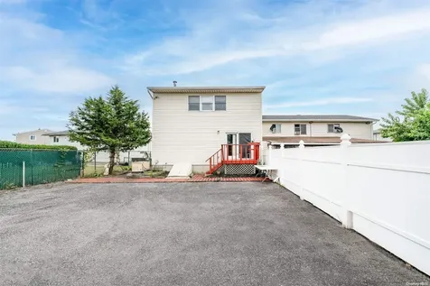 19 Toysome Lane Deer Park NY 11729