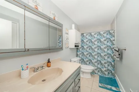 19 Toysome Lane Deer Park NY 11729