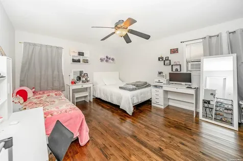 19 Toysome Lane Deer Park NY 11729