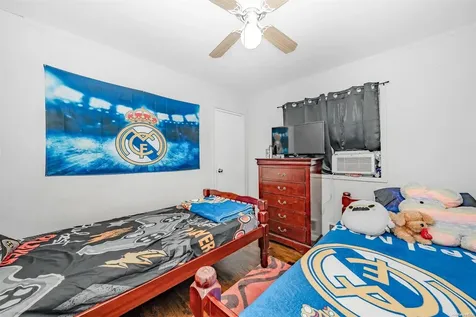 19 Toysome Lane Deer Park NY 11729