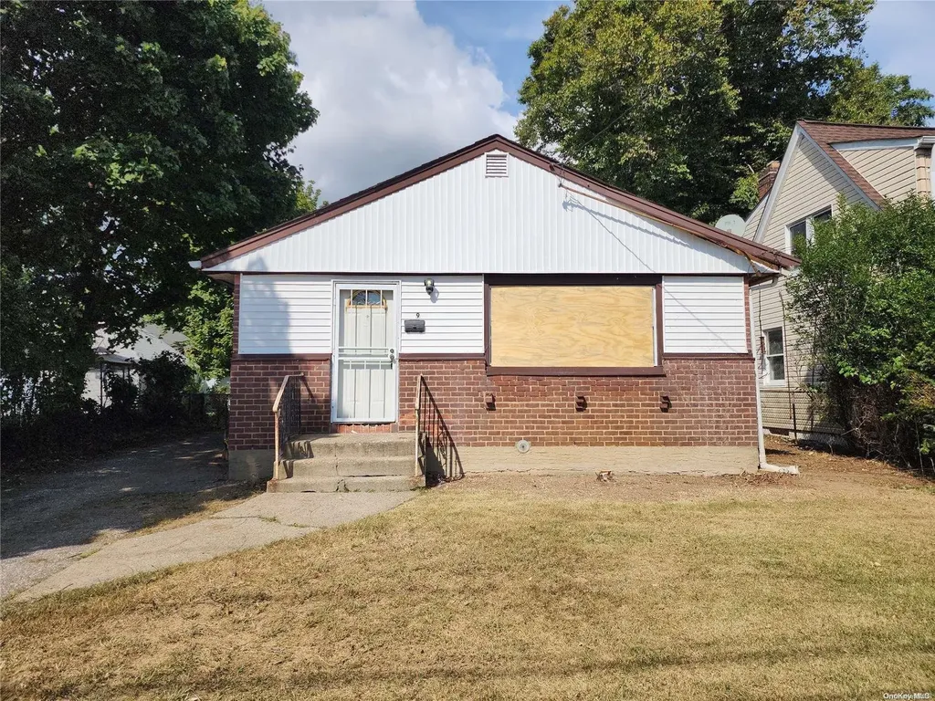 9 Weir Street Hempstead NY 11550