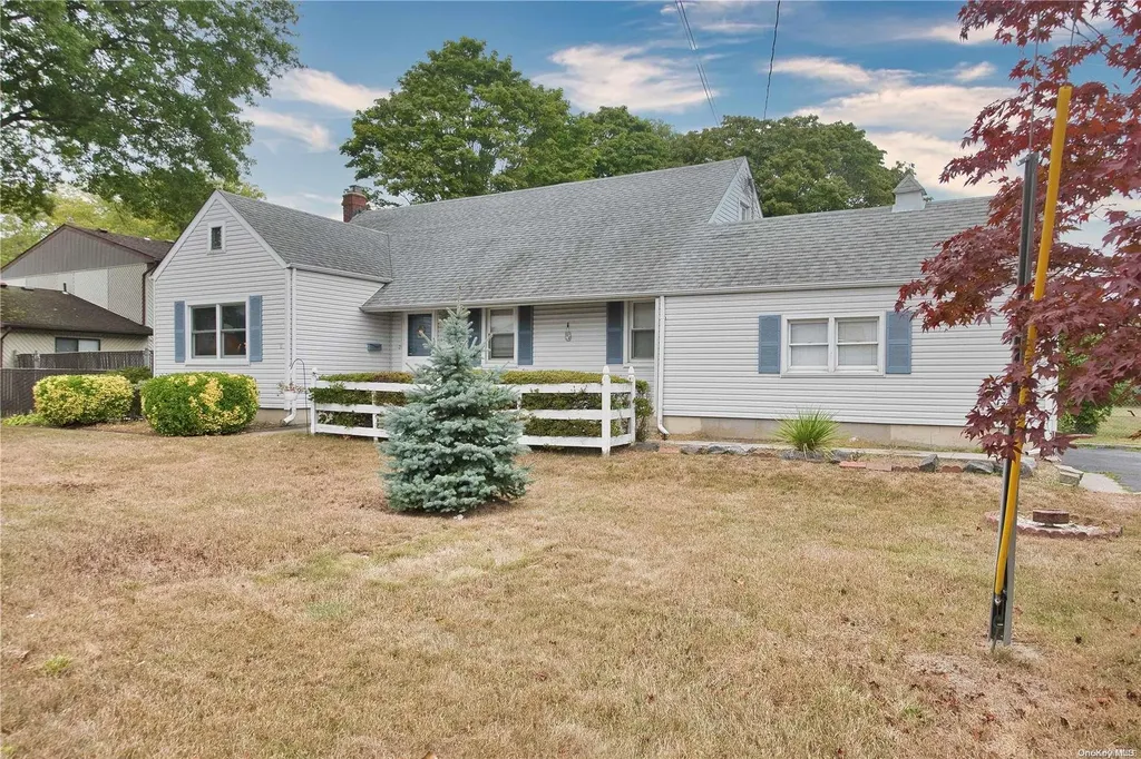 145 Cedar Babylon NY 11726