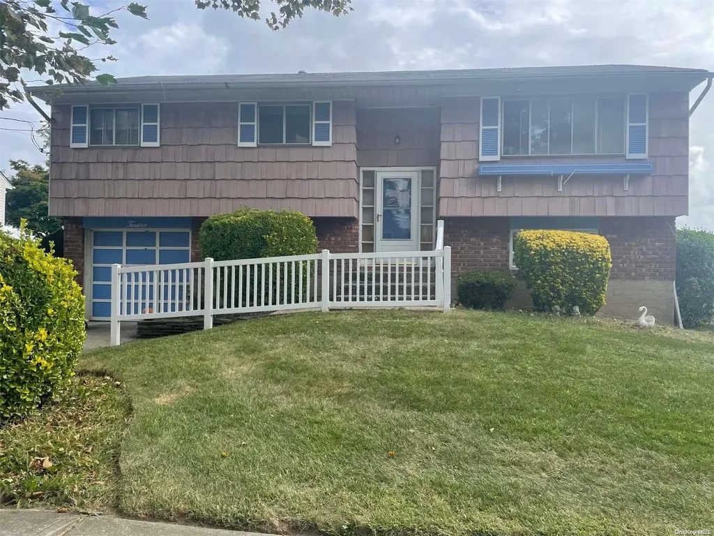 12 Karen Place Commack NY 11725