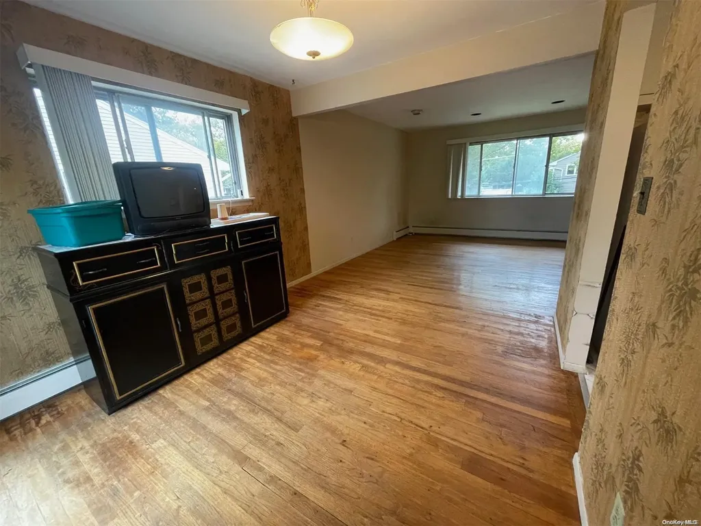 12 Karen Place Commack NY 11725