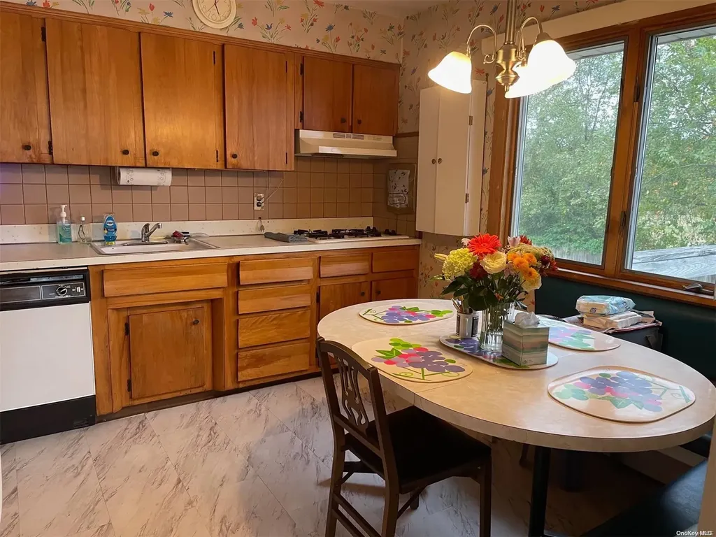 12 Karen Place Commack NY 11725