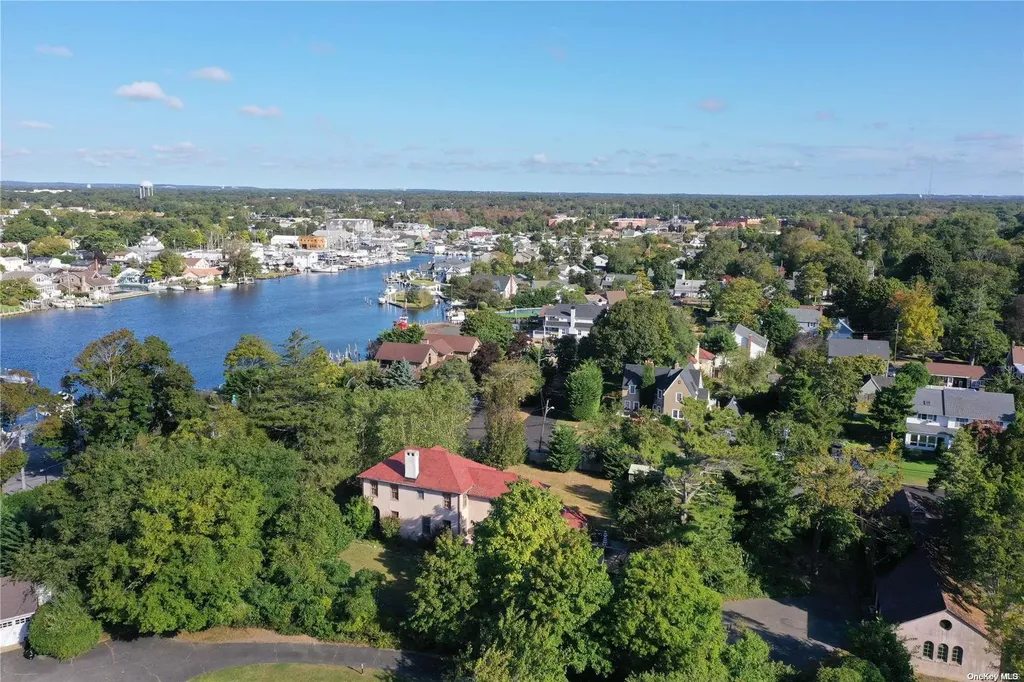 10 Maple Street Islip NY 11751
