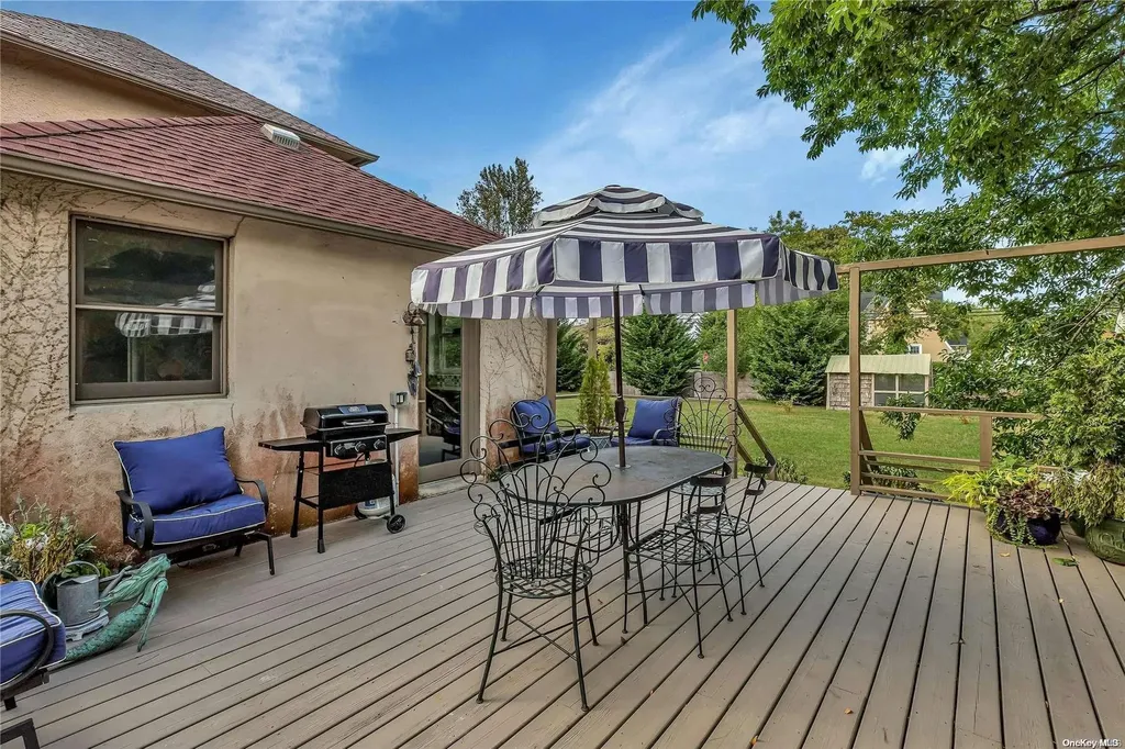 10 Maple Street Islip NY 11751