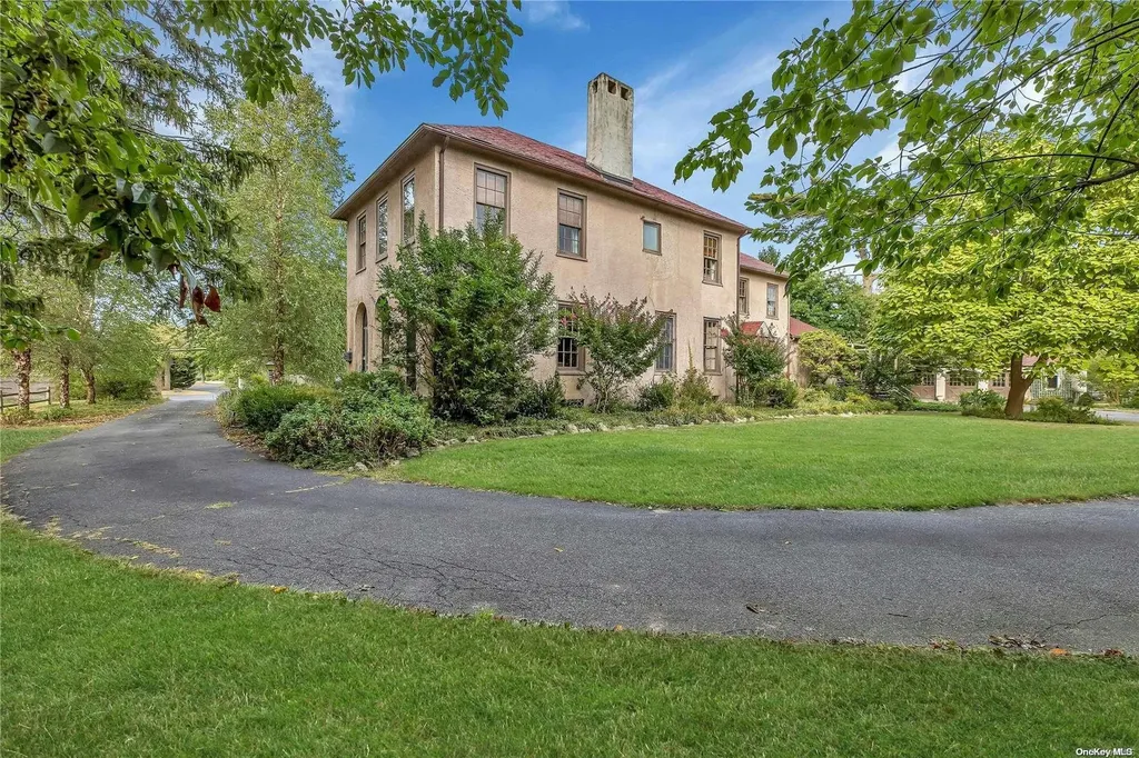10 Maple Street Islip NY 11751