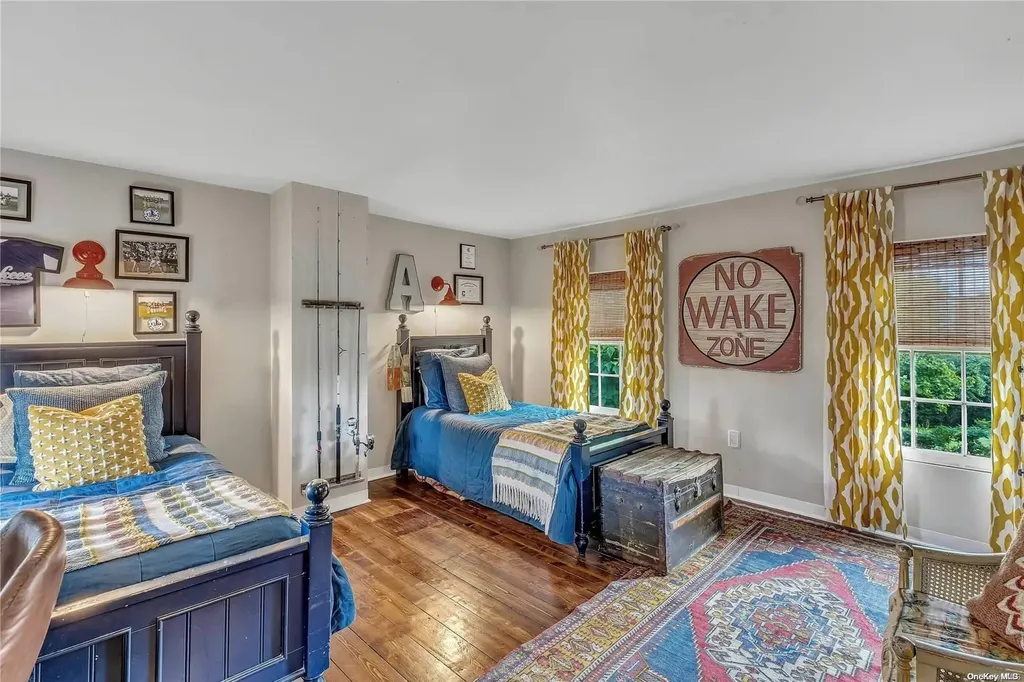10 Maple Street Islip NY 11751