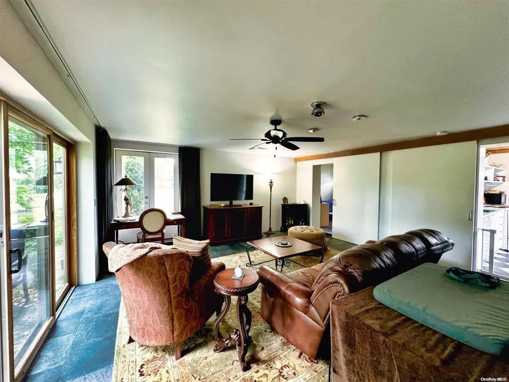 10 Maple Street Islip NY 11751