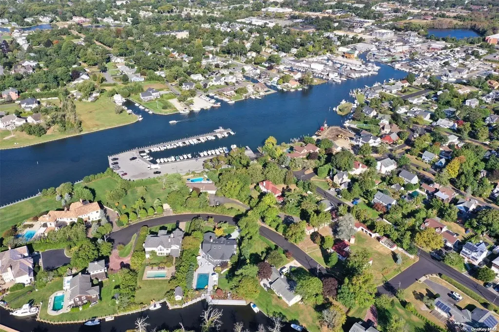 10 Maple Street Islip NY 11751